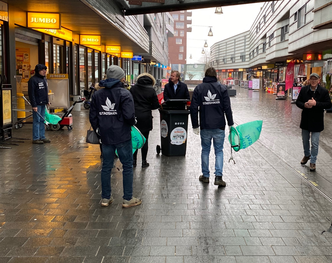 Team Frion houdt winkelcentrum Stadshagen schoon!